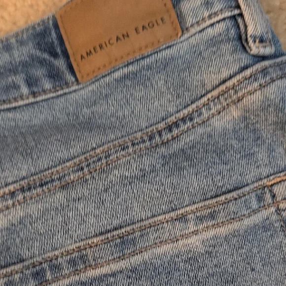 American Eagle Outfitters Light Blue Mom Jeans - Picture 6 of 6